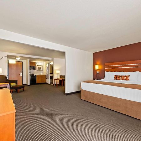 Hotel Wingate By Wyndham Calgary South Exteriér fotografie