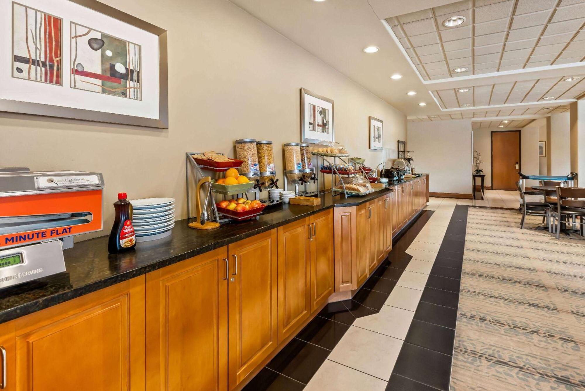 Hotel Wingate By Wyndham Calgary South Exteriér fotografie