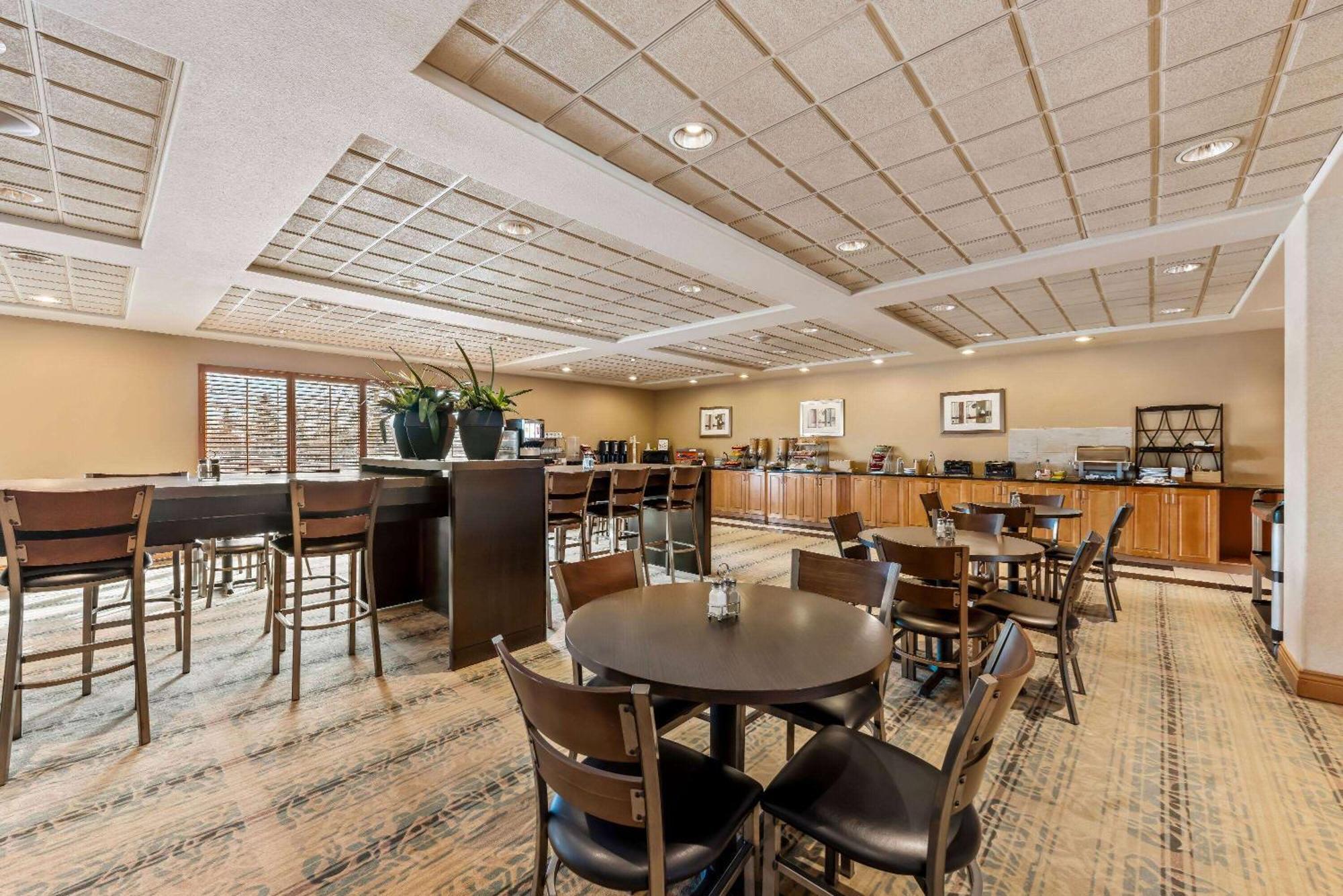 Hotel Wingate By Wyndham Calgary South Exteriér fotografie
