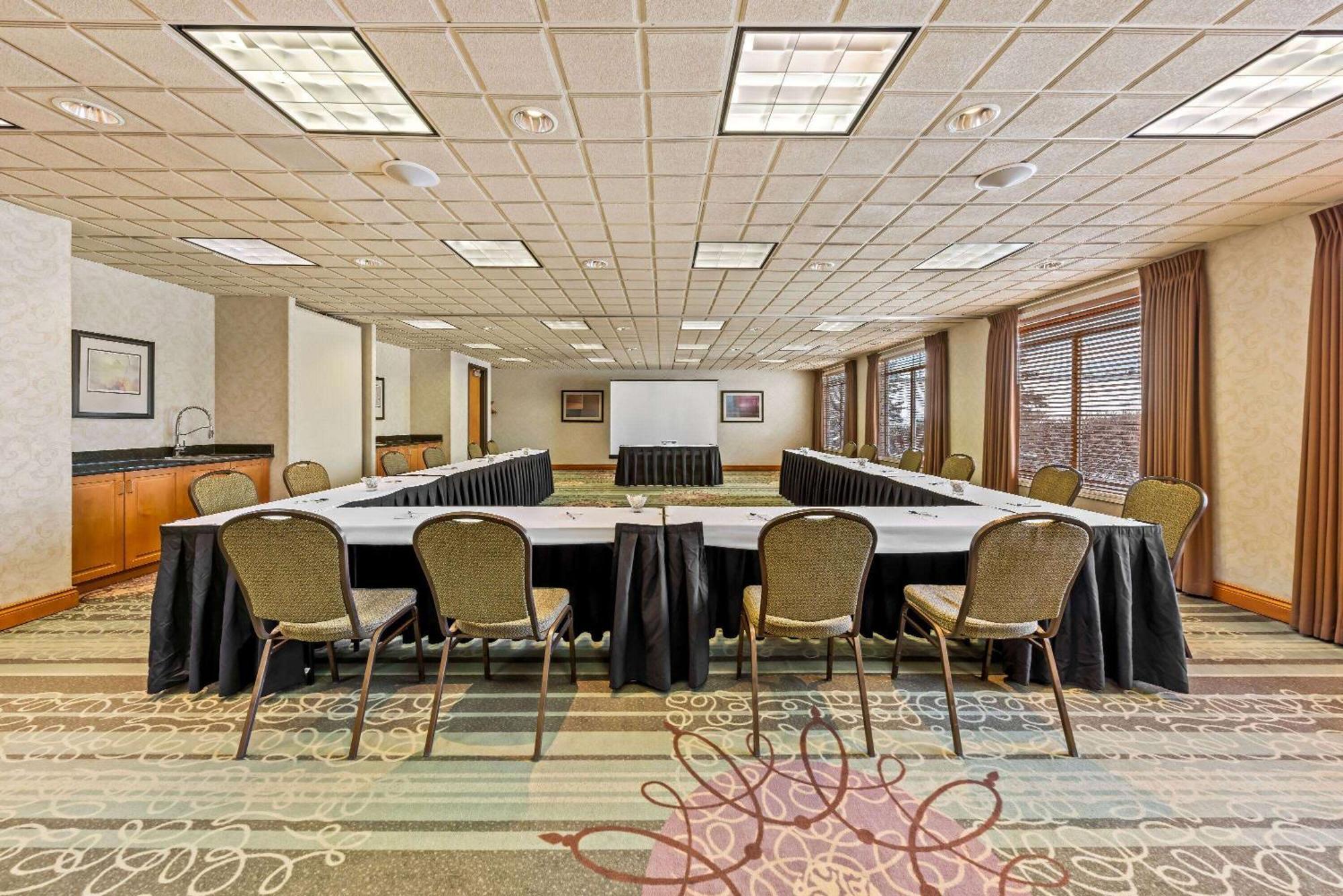 Hotel Wingate By Wyndham Calgary South Exteriér fotografie