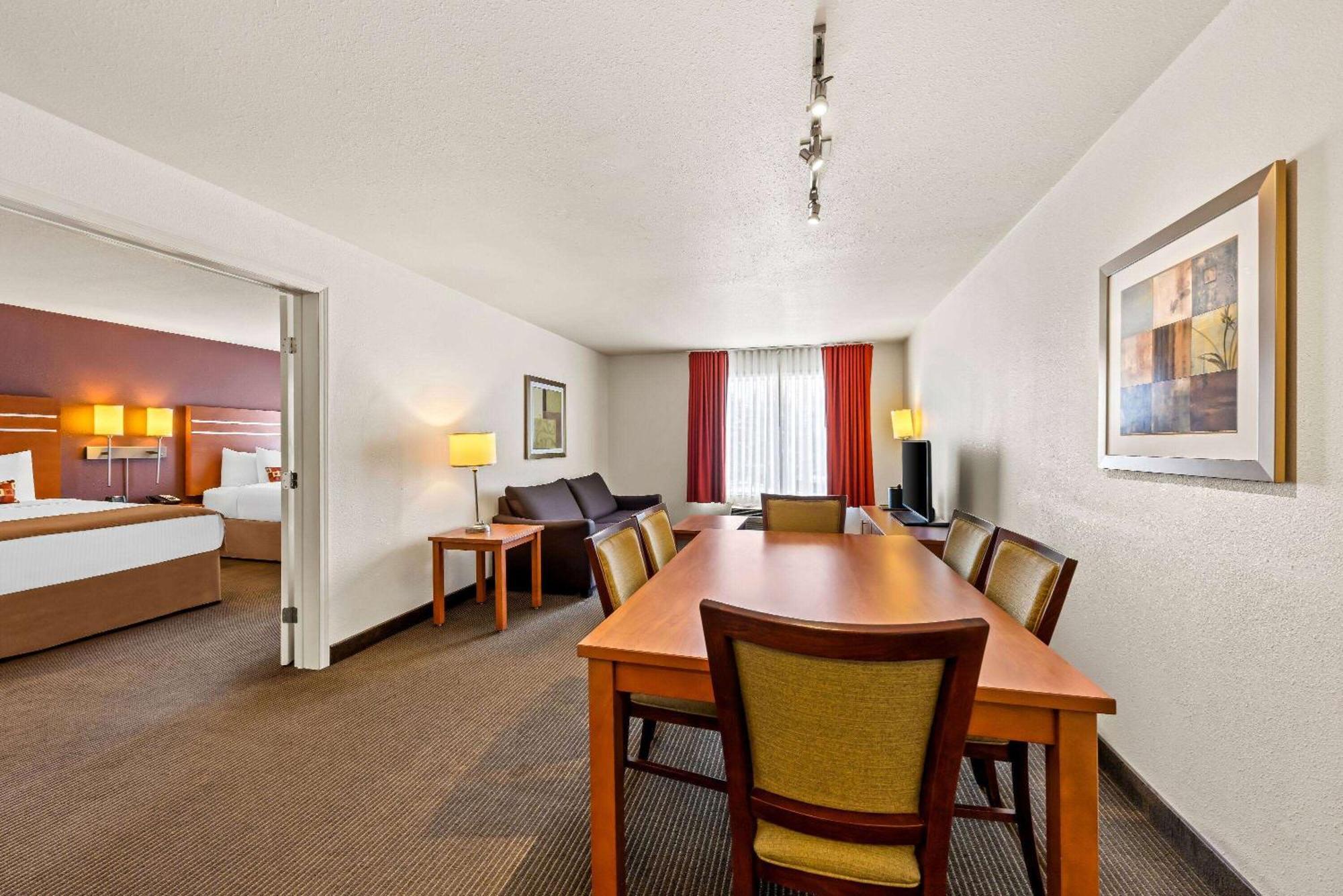 Hotel Wingate By Wyndham Calgary South Exteriér fotografie
