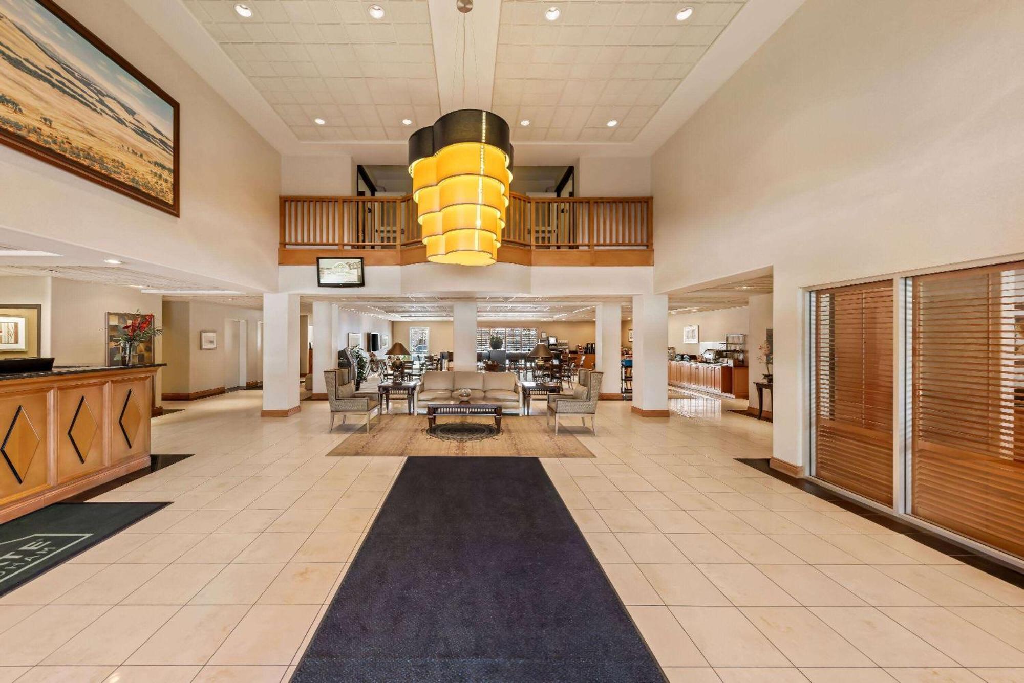 Hotel Wingate By Wyndham Calgary South Exteriér fotografie