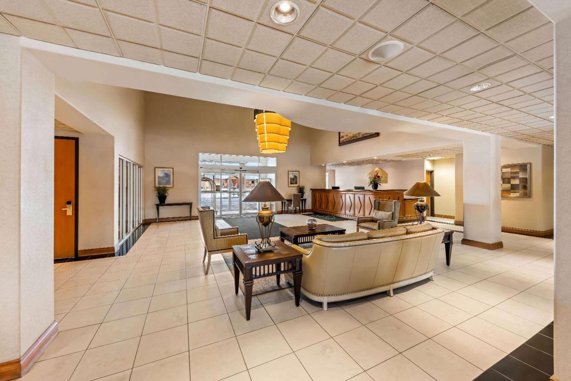 Hotel Wingate By Wyndham Calgary South Exteriér fotografie